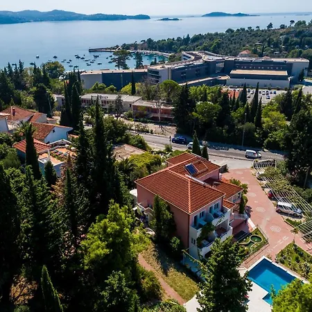 Family Friendly With A Swimming Pool Mlini, Dubrovnik - 8579 דירה *