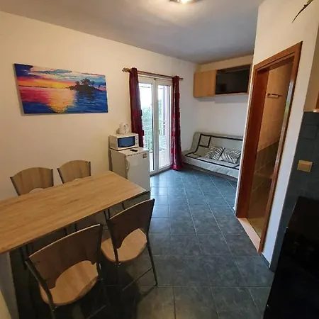 Family Friendly With A Swimming Pool Mlini, Dubrovnik - 8579 דירה