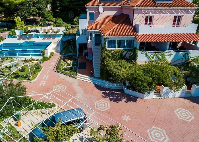 Family Friendly With A Swimming Pool Mlini, Dubrovnik - 8579 米利尼